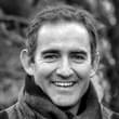 — John Dennis, directeur général adjoint
