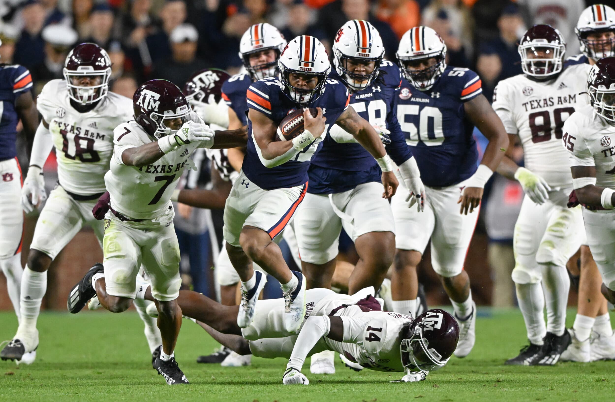 Jarquez Hunter (27) carry during the Football Game between the Auburn Tigers and Texas A&M Aggies at Jordan-Hare Stadium in Auburn, AL on Saturday, Nov 12, 2022. Todd Van Emst/Auburn Tigers