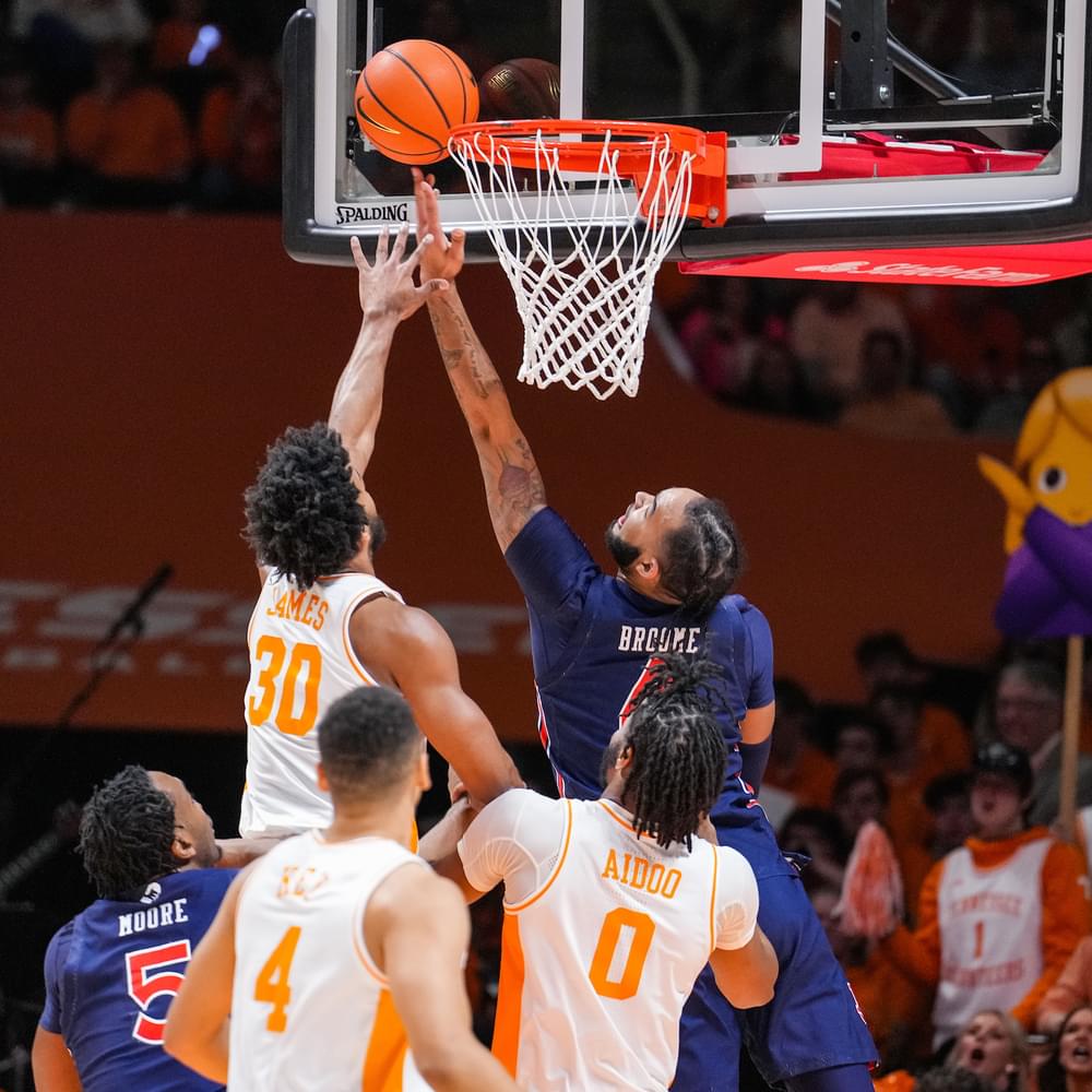 Johni Broome (4) during the game between The Tennessee Volunteers and the #25 Auburn Tigers at Thompson-Boling Arena in Knoxville, TN on Saturday, Feb 4, 2023. Alabama News