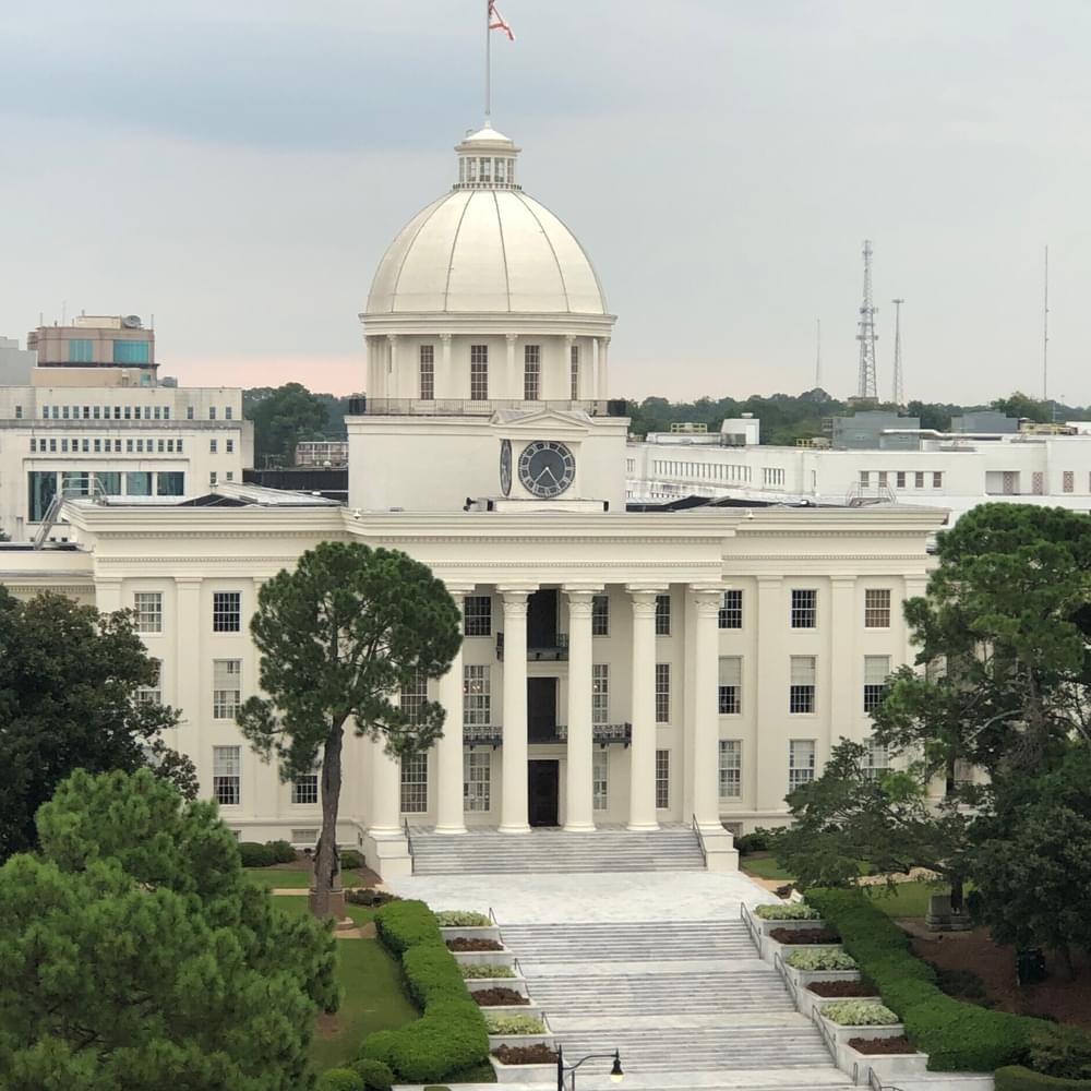 Alabama Capitol photo by Lon Worley