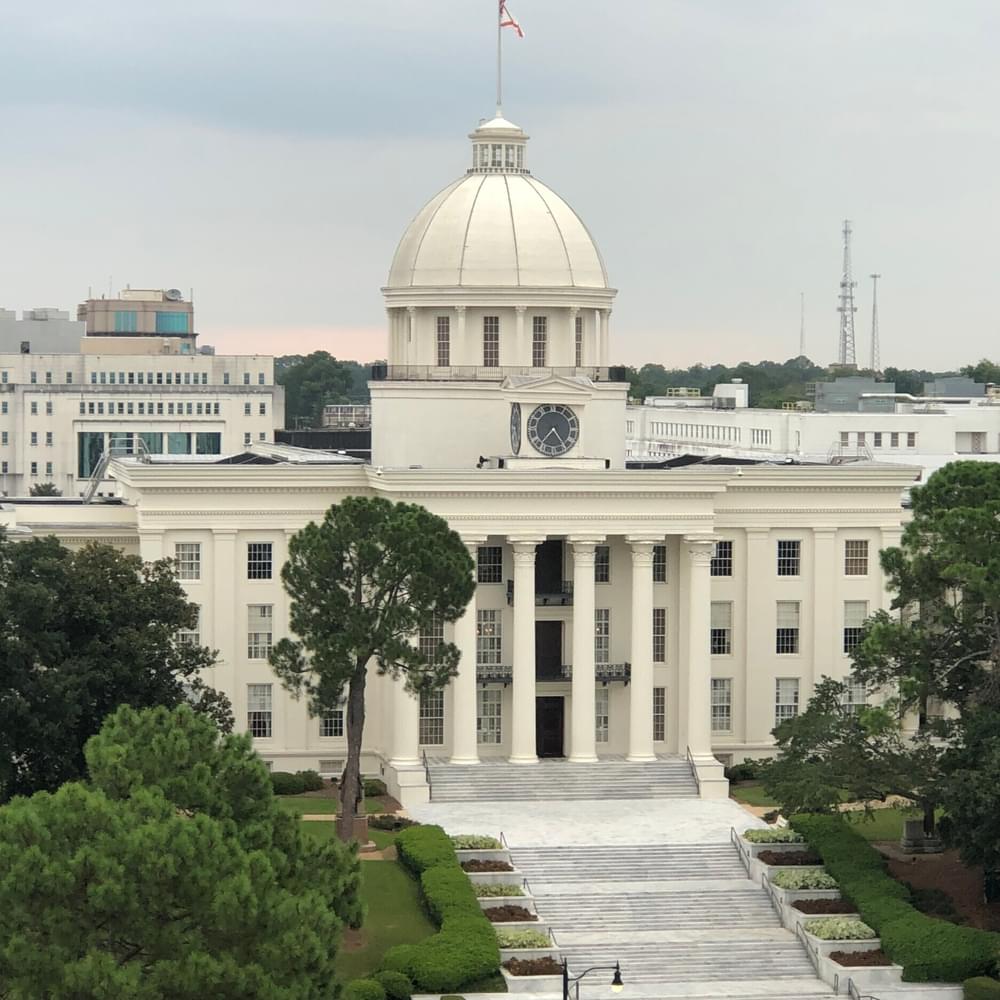Alabama Capitol photo by Lon Worley