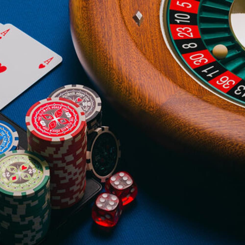 Gambling roulette poker