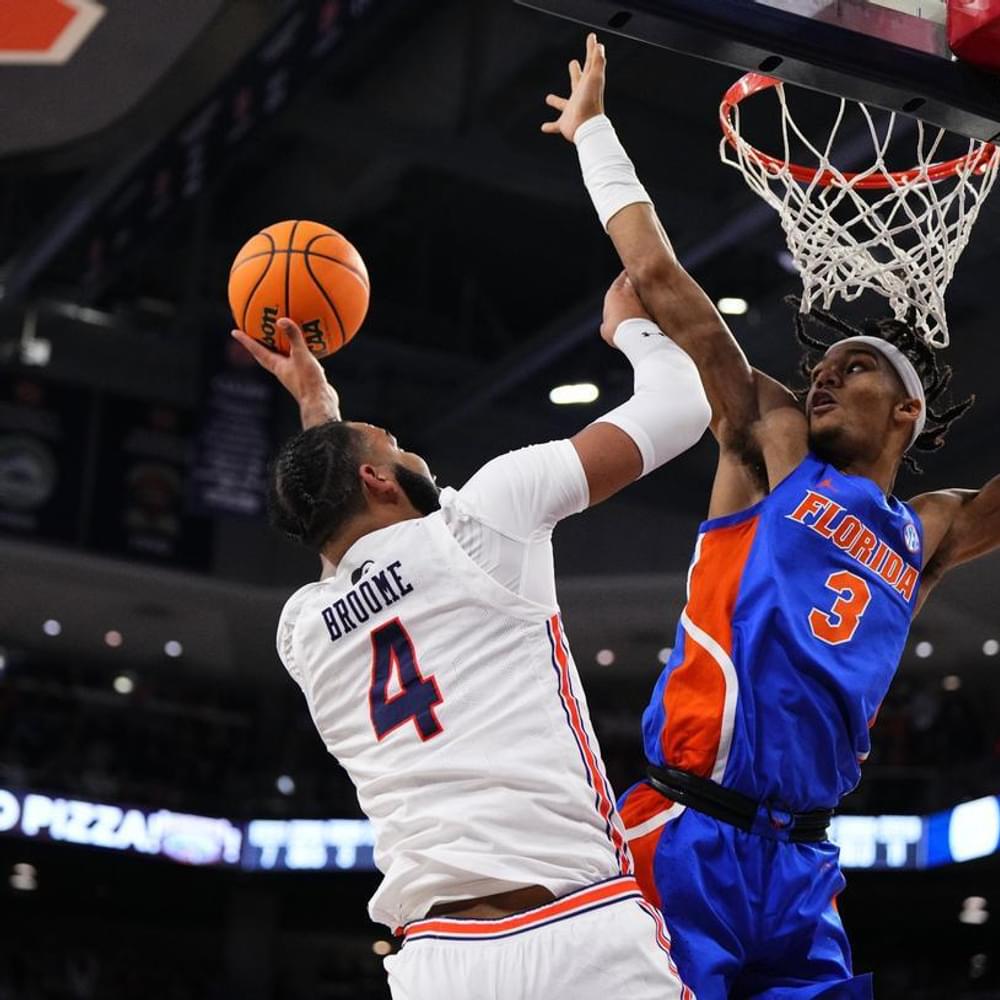 Johni Broome (4) during the game between Florida and the #20 Auburn Tigers at Neville Arena in Auburn, AL on Wednesday, Dec 28, 2022. Zach Bland/Auburn Tigers Alabama News