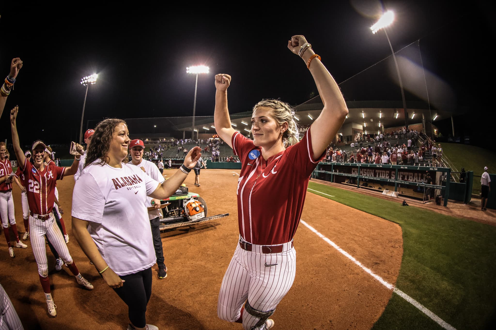 Alabama softball stays alive, forces Game 3 against Northwestern