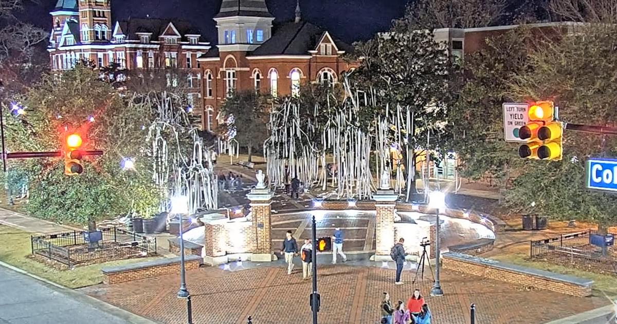 Auburn fans roll Toomer’s Corner in response to Saban retirement