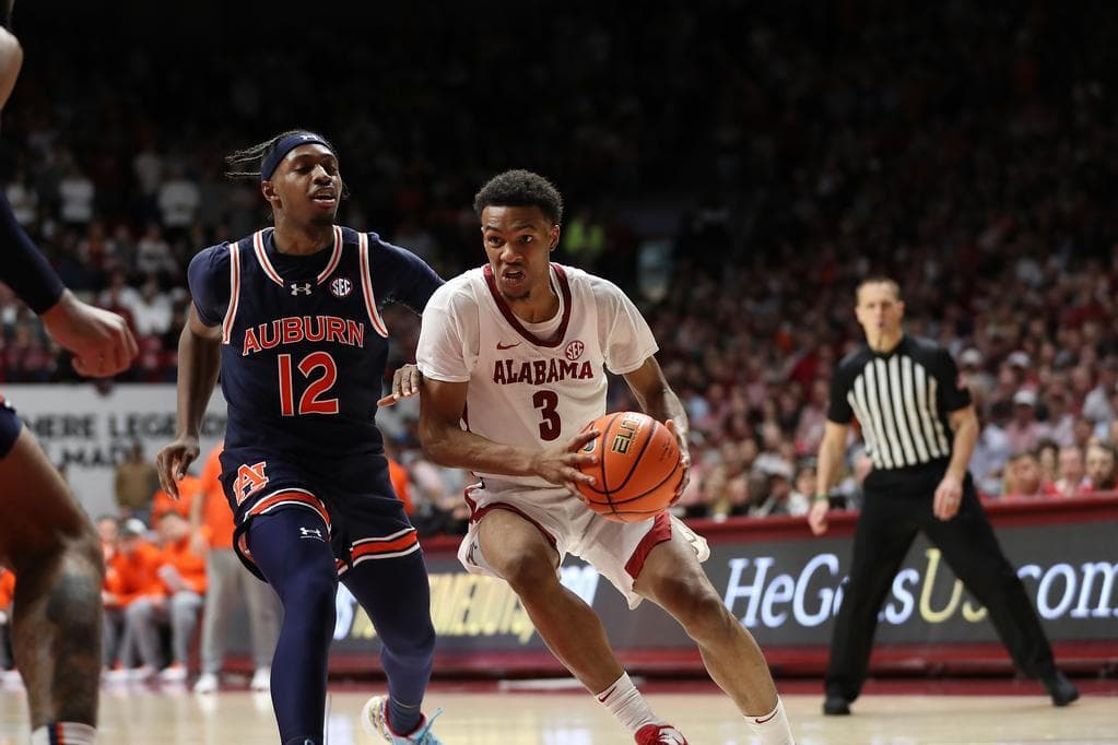 Alabama Guard Rylan Griffen (3) drives to the basket against Auburn at Coleman Coliseum in Tuscaloosa, AL on Wednesday, Jan 24, 2024.