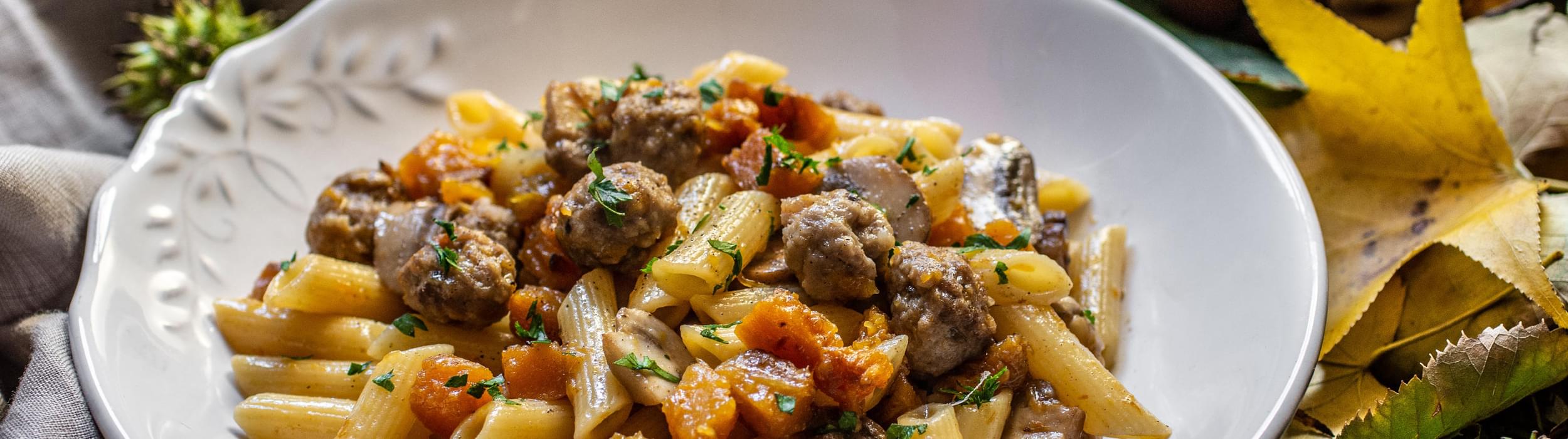 Penne met pompoen, champignons en rundsgehaktballetjes Afbeelding