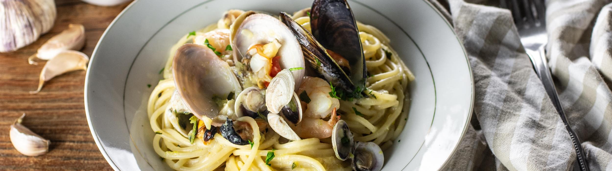 Spaghetti with Cream of Zucchini and Seafood Image