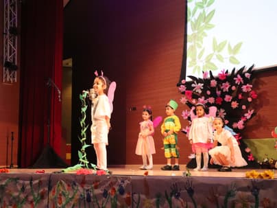 EYFS March into spring production11