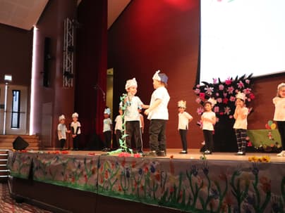 EYFS March into spring production12