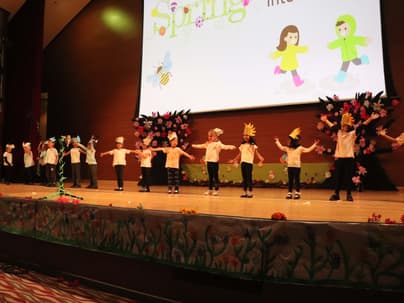 EYFS March into spring production15