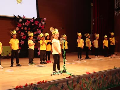 EYFS March into spring production28