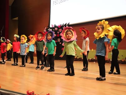 EYFS March into spring production42