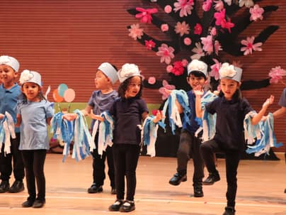 EYFS March into spring production47
