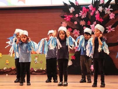EYFS March into spring production48