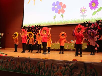 EYFS March into spring production52