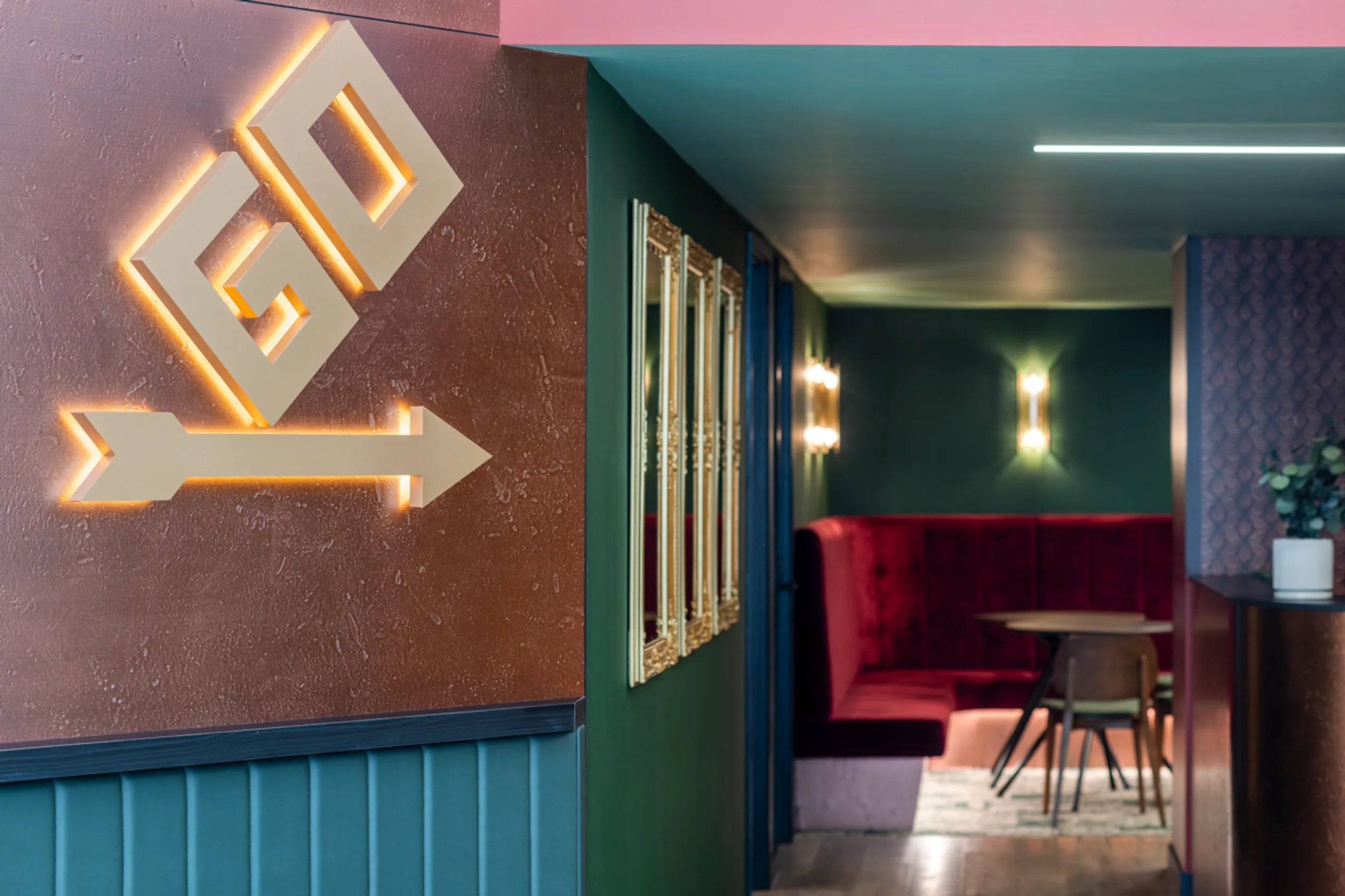 AREA O Si T Office Curator SMALL 5