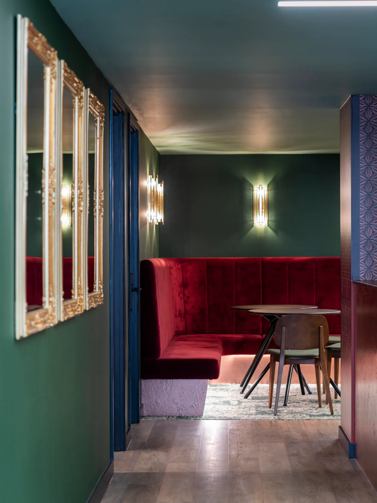 AREA O Si T Office Curator SMALL 6