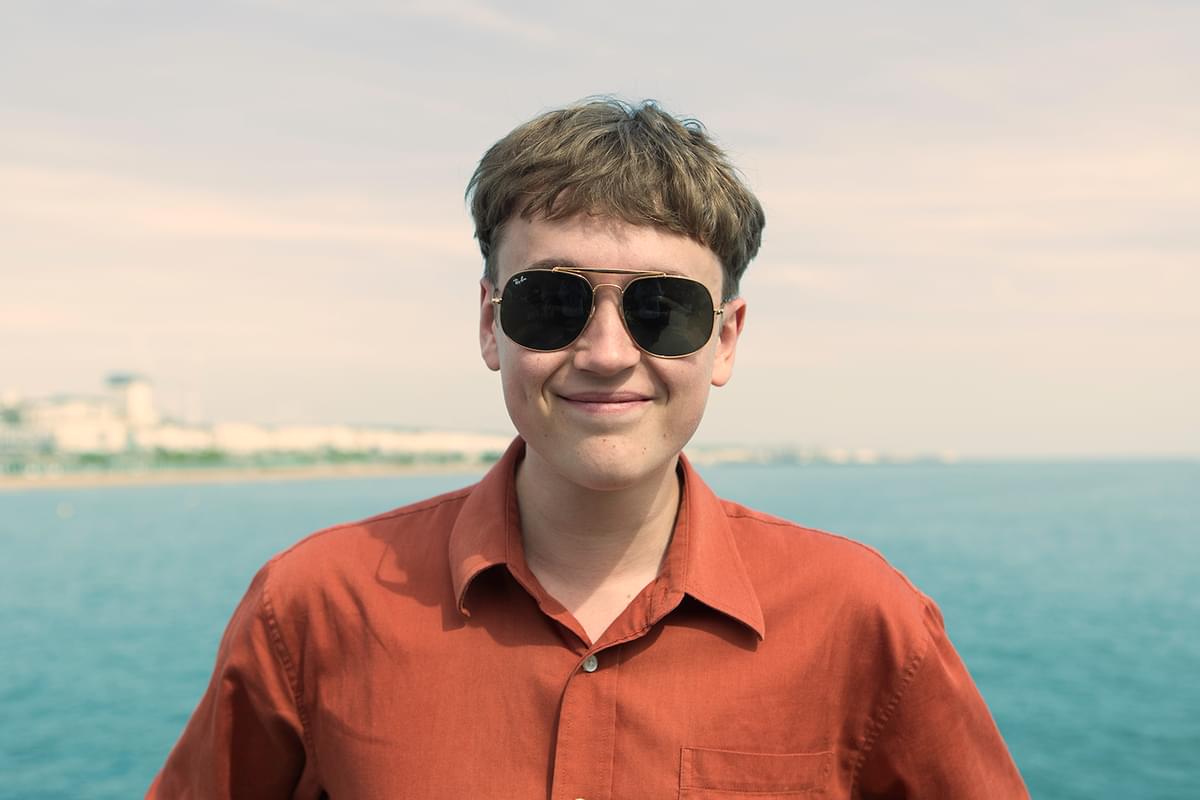 4 Holls snap Henry from The Orielles Brighton 18 05 18 Chris Almeida