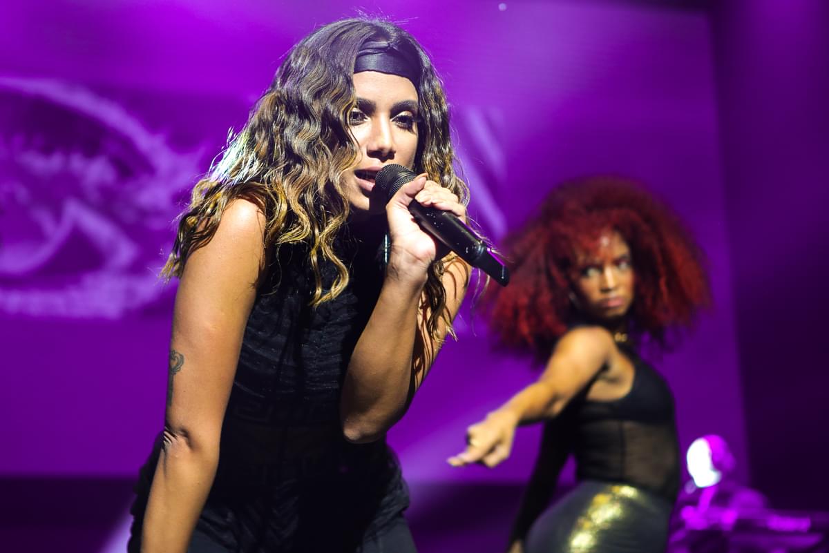 Anitta Chris Almeida 27