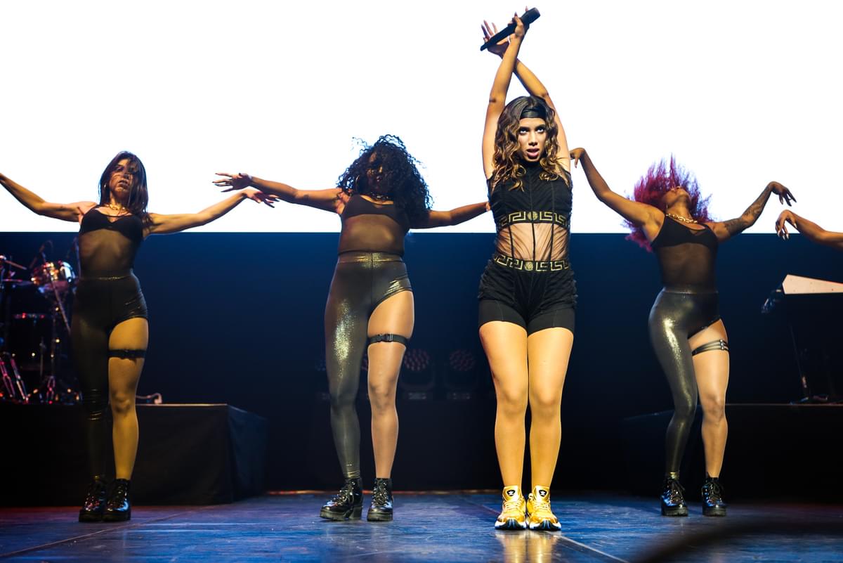 Anitta Chris Almeida 34