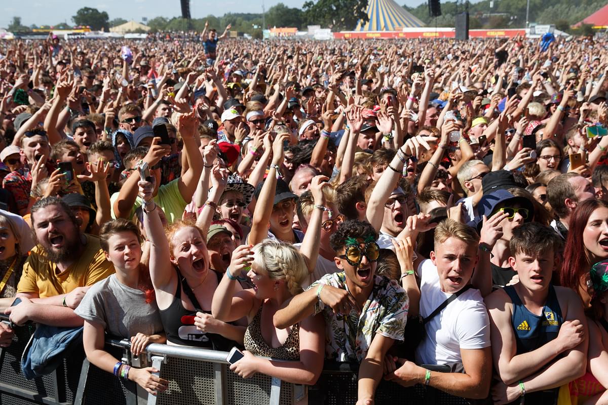 Burak crowd02