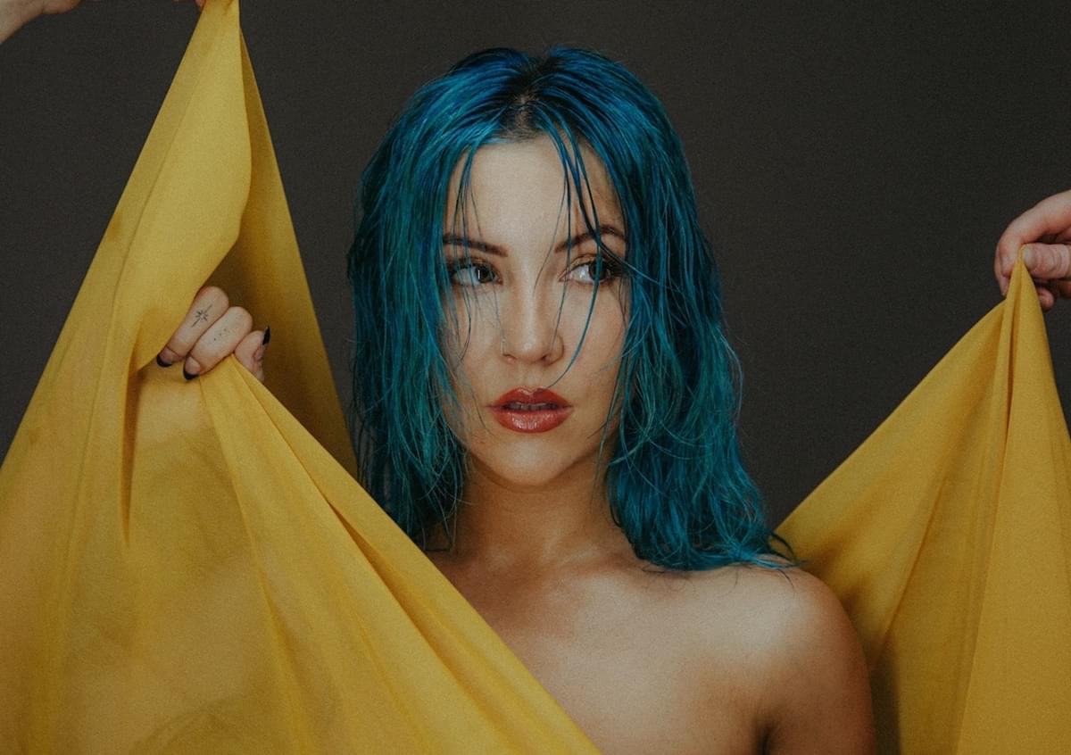 Charlotte Sands unveils new single "Alright" The Line of Best Fit