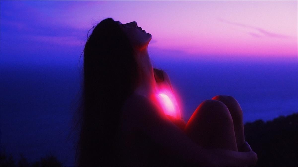 Weyes Blood purple sky glowing heart