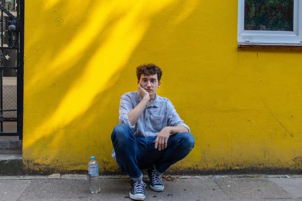 YELLOW WALL min
