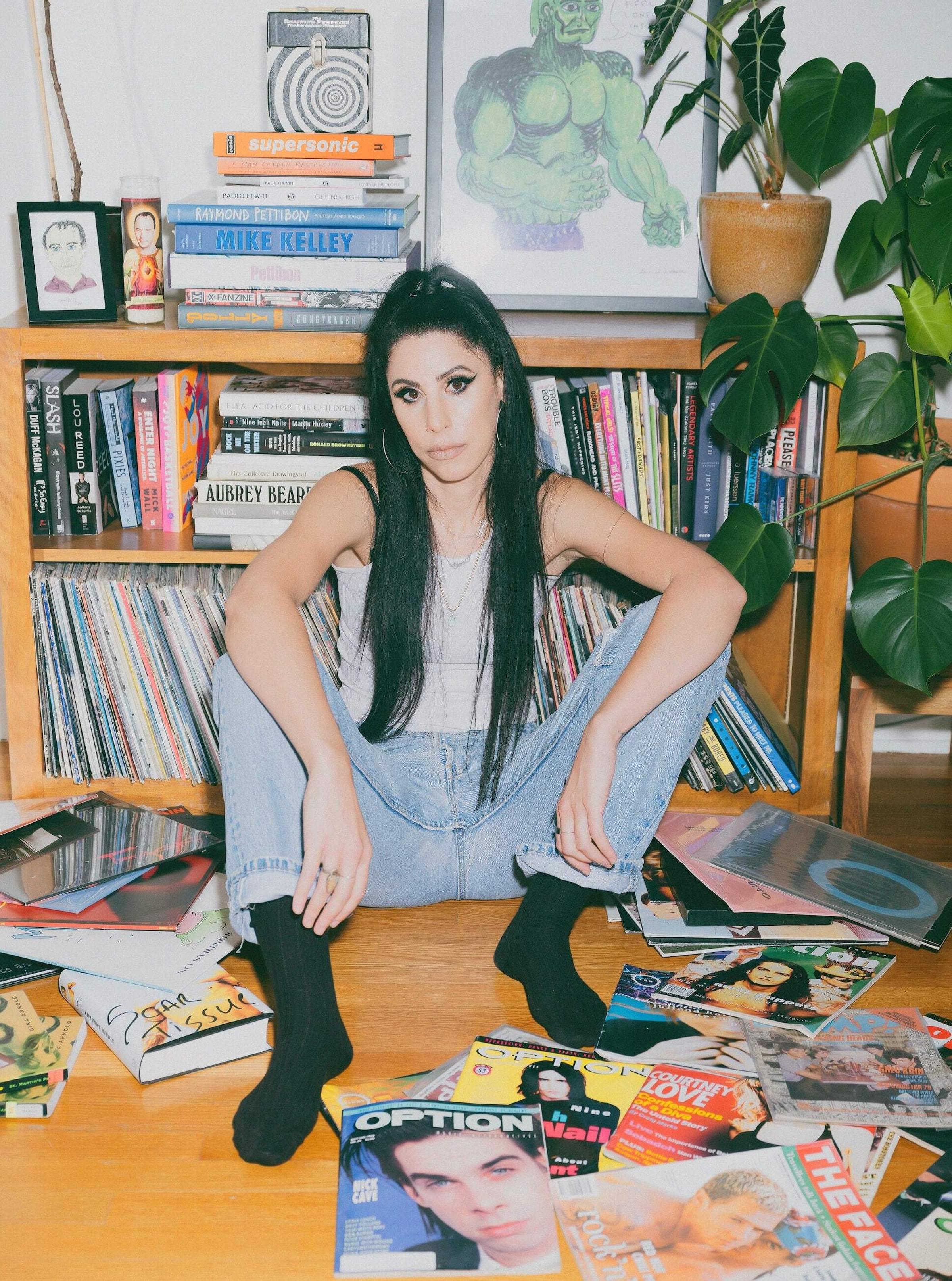 Bandsplain Host Yasi Salek Chooses Her Favourite Songs Interview bandsplain-host-yasi-salek-chooses-her-favourite-songs-interview