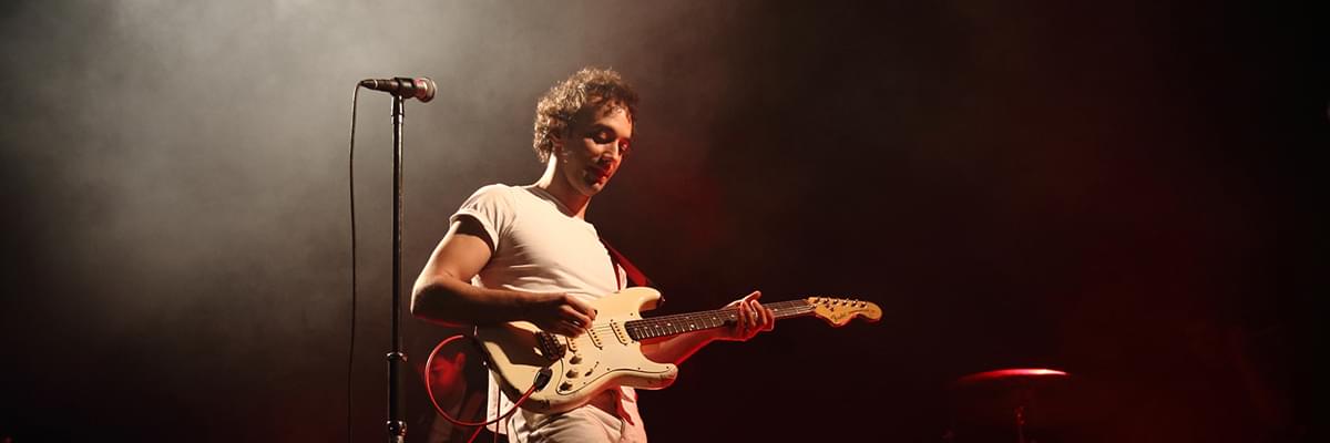 Albert hammond jr assembly1115 bc01