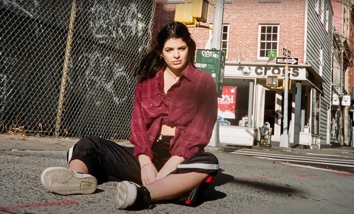 Lorde's younger sister Indy Yelich releasing debut single "Threads