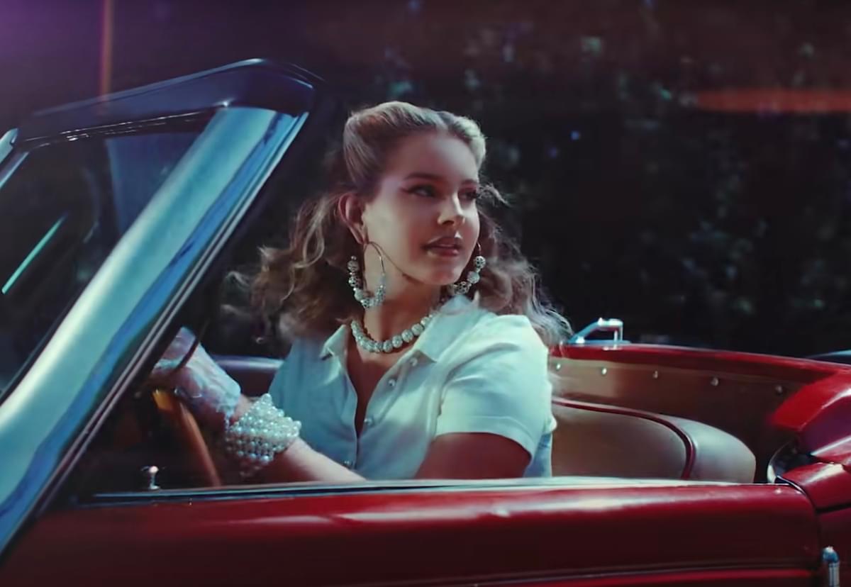 Lana del rey chemtrails over the country club video 2