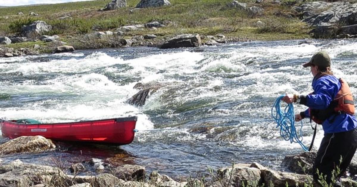 lining a canoe with a single rope