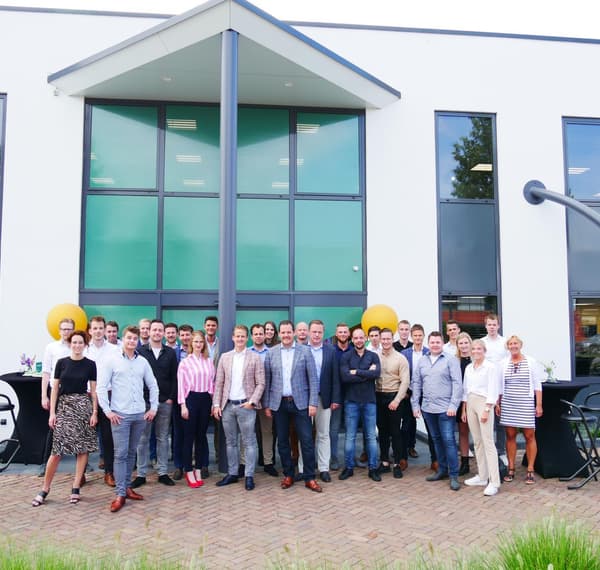 Team voor het pand 2019