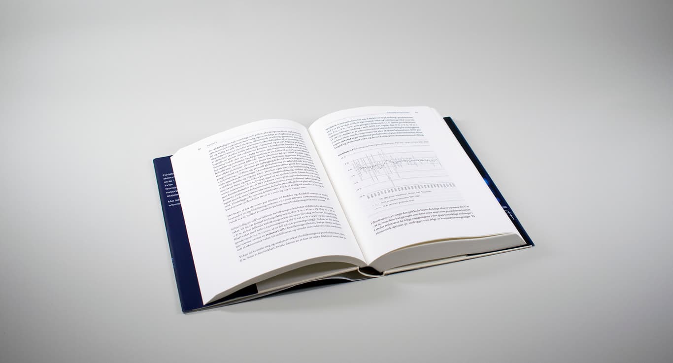 Et oppslag fra boken hvor det er en informasjonsgrafikk på høyre side.