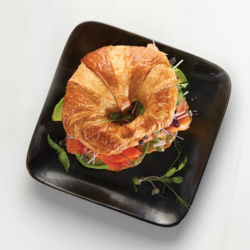 croissant courbe cuit tranché ambiance
