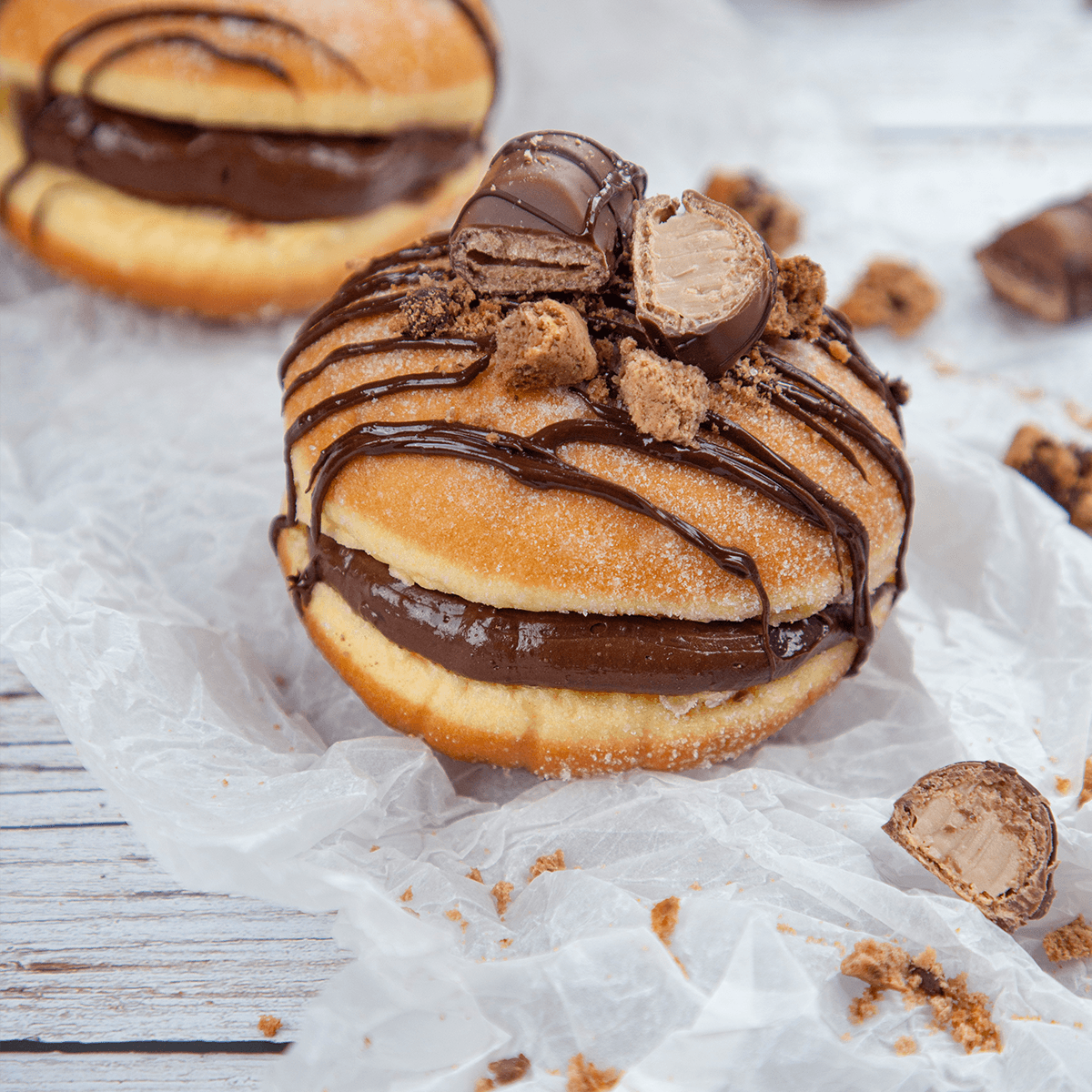 Bola de berlim cacao hazelnut lifestyle