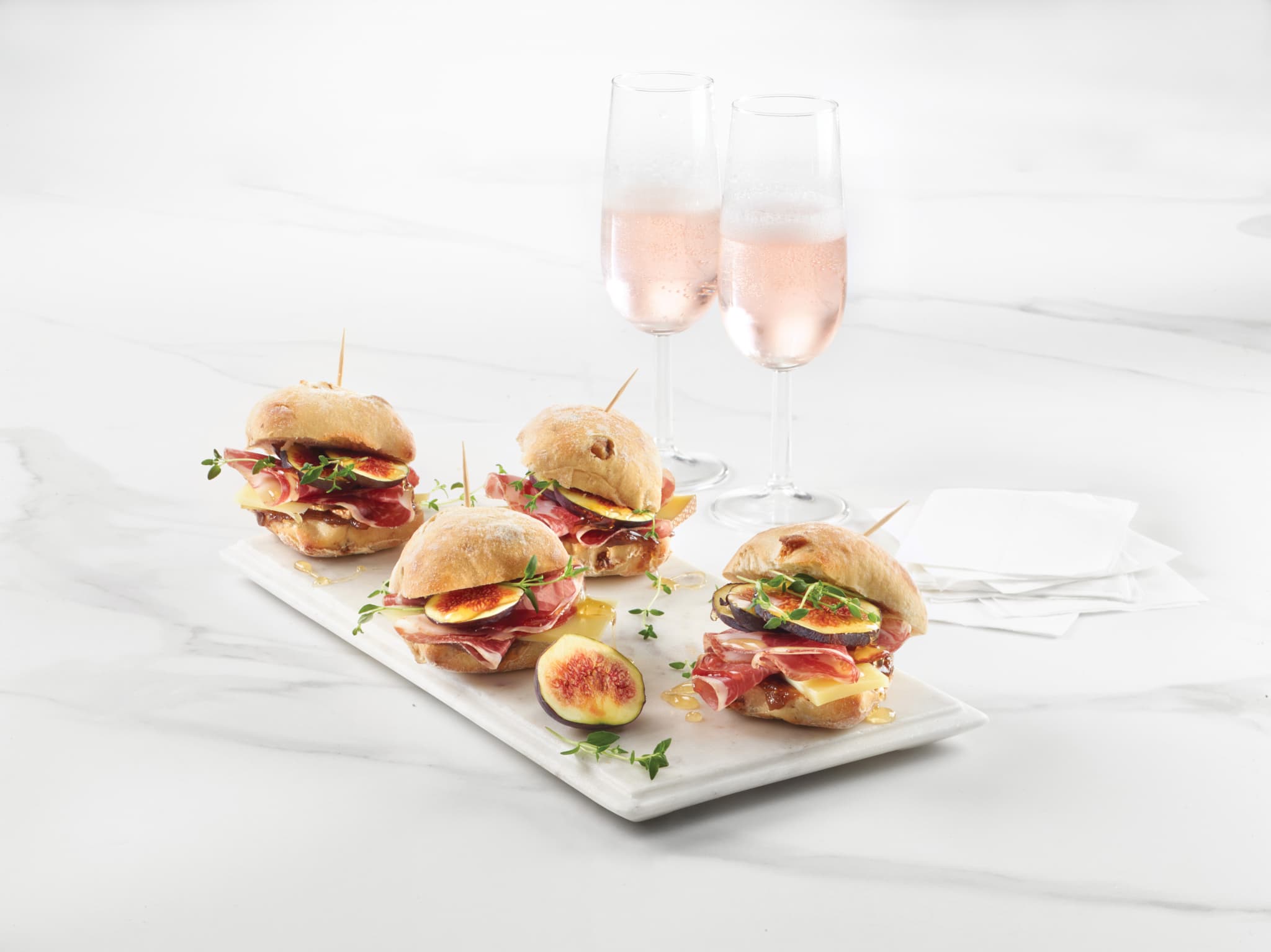 Mini fig and honey bread roll Panidor Mini sandwichs lifestyle