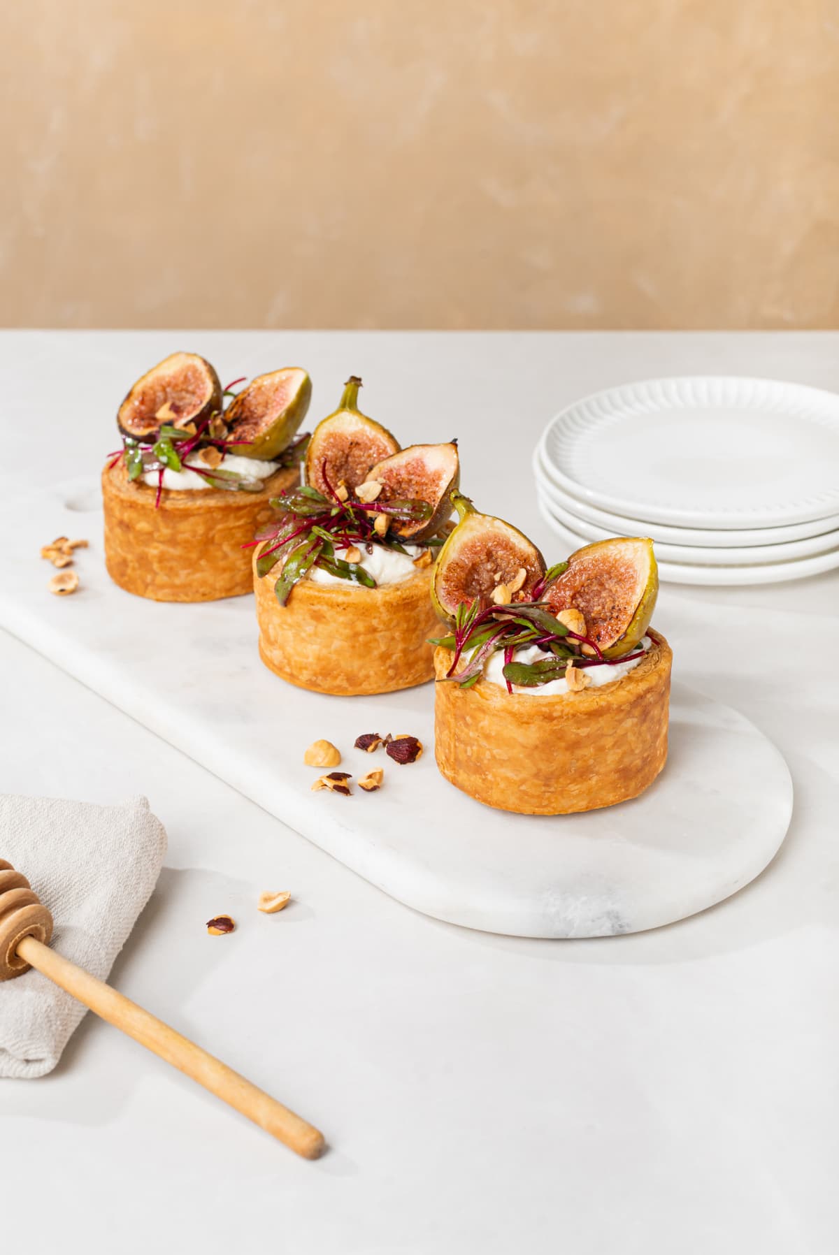 Couronne aux figues, au miel et à la feta fouettée