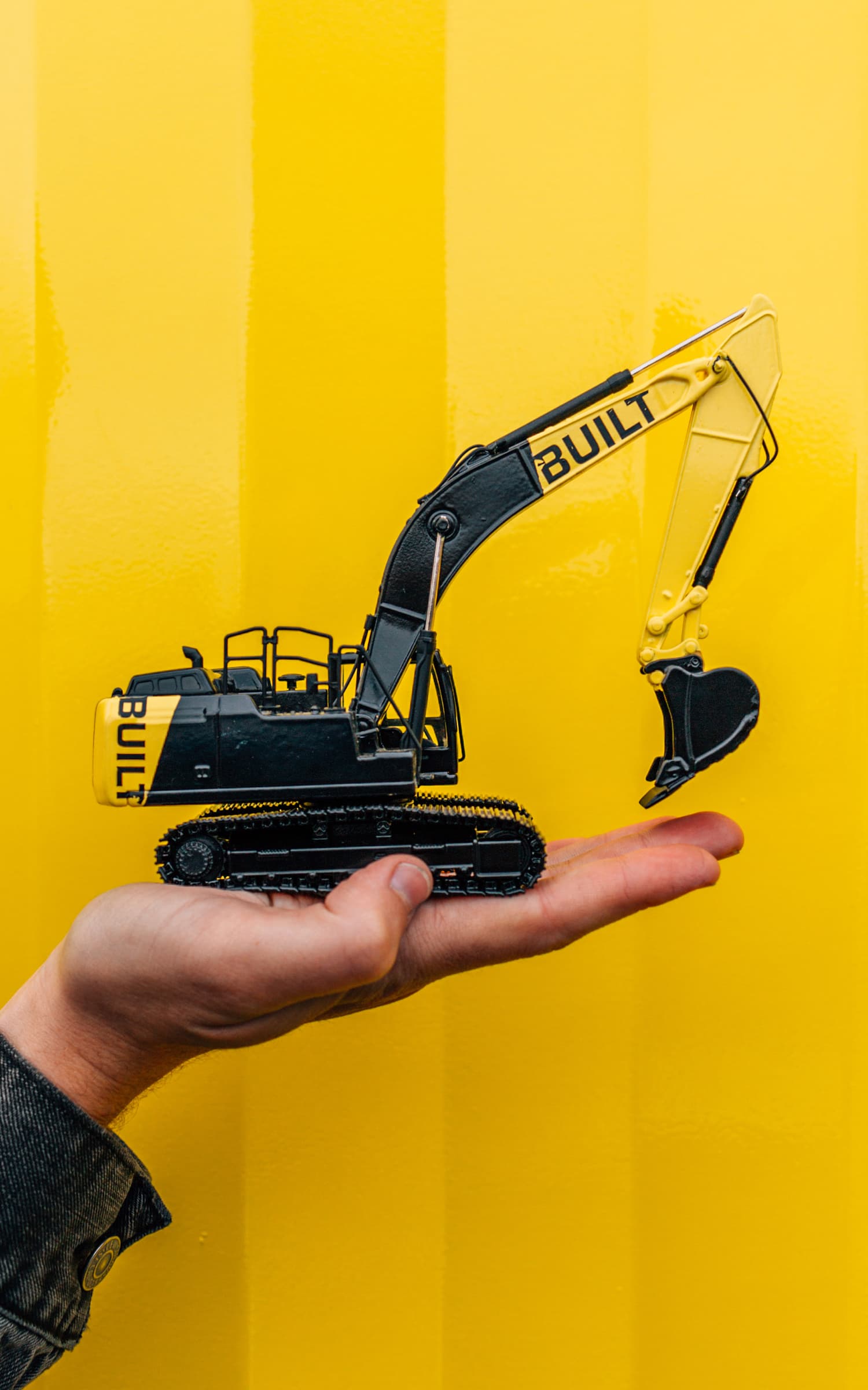 Miniature excavator