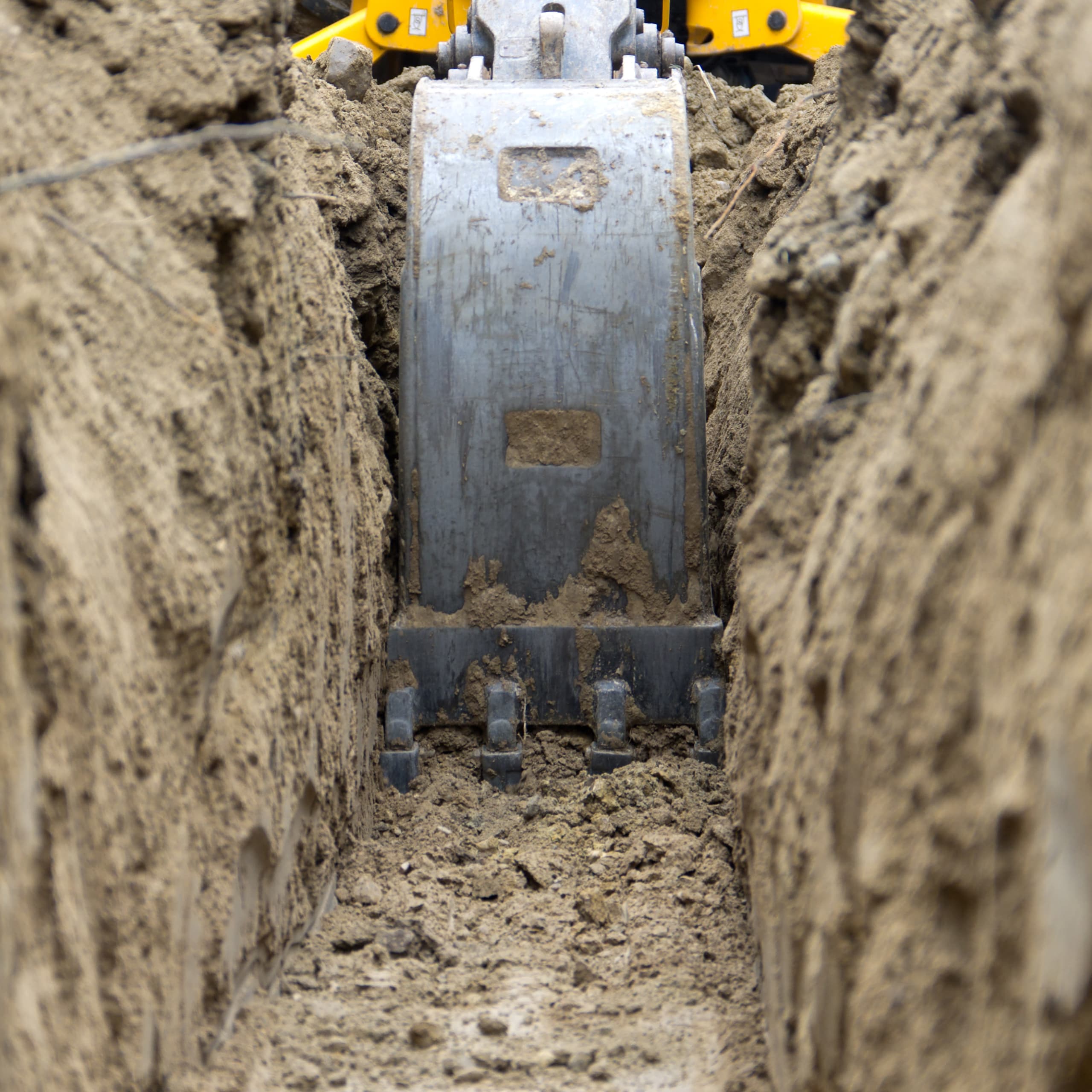 Narrow bucket trenching detail