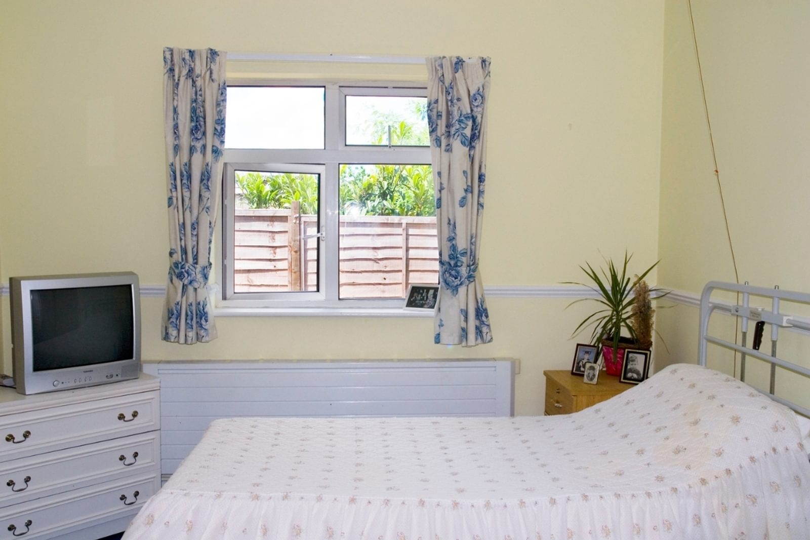 Latham Lodge resident bedroom