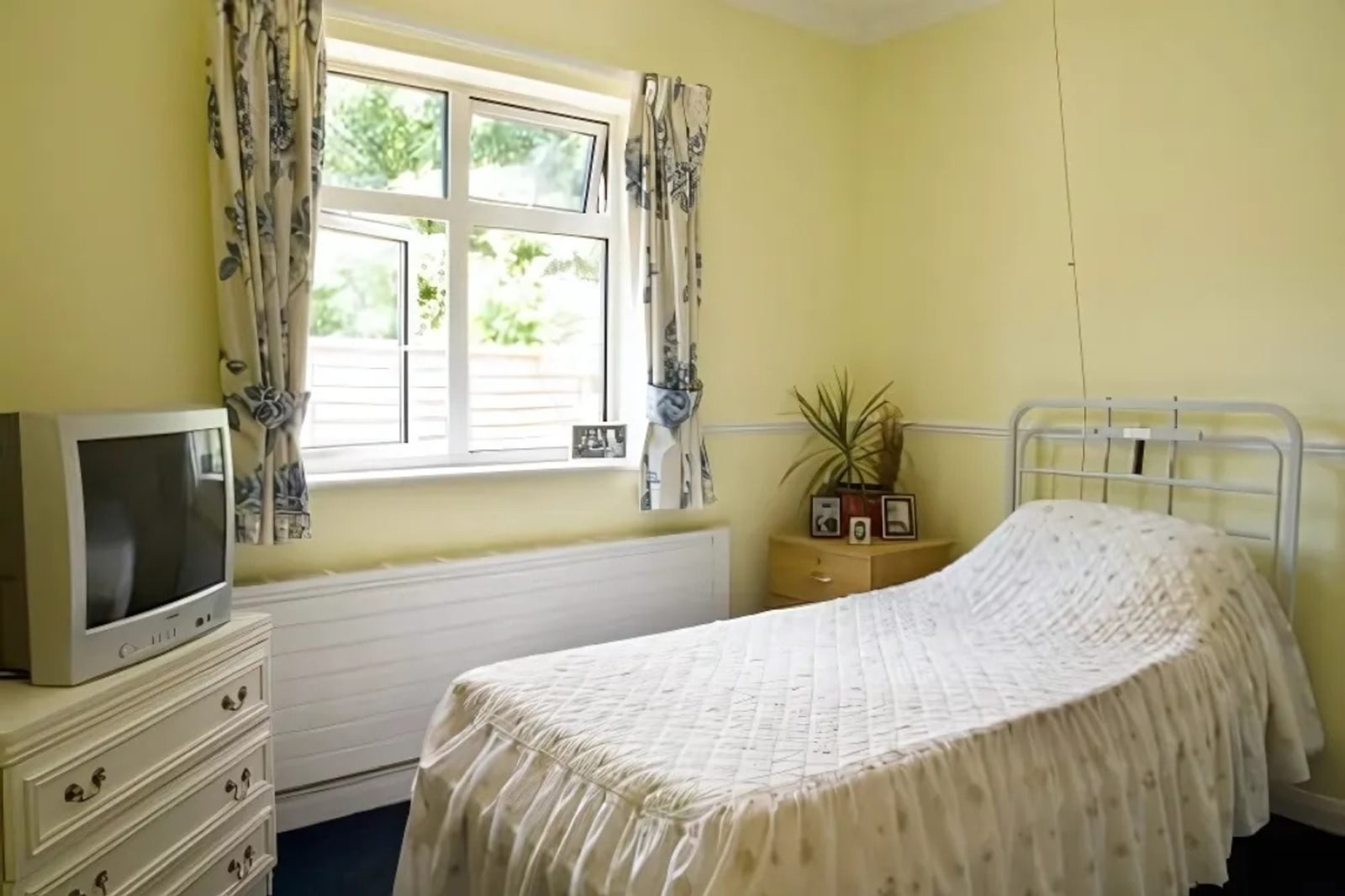 Latham Lodge resident bedroom