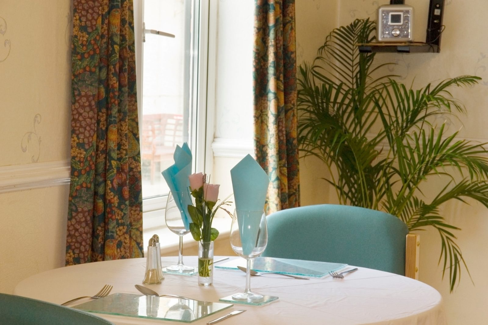 Latham Lodge resident dining room