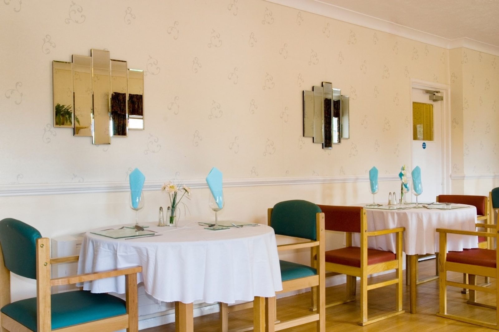 Latham Lodge resident dining room