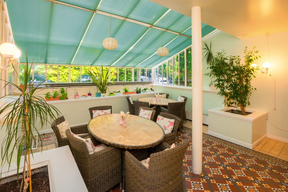Hawkhill house nursing home conservatory 1 3680x2456