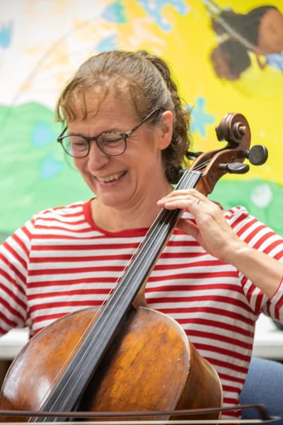 Photograph of cellist Kate Setterfield performing in a children's library