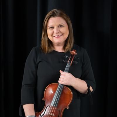 Headshot of violist Sarah Malcom
