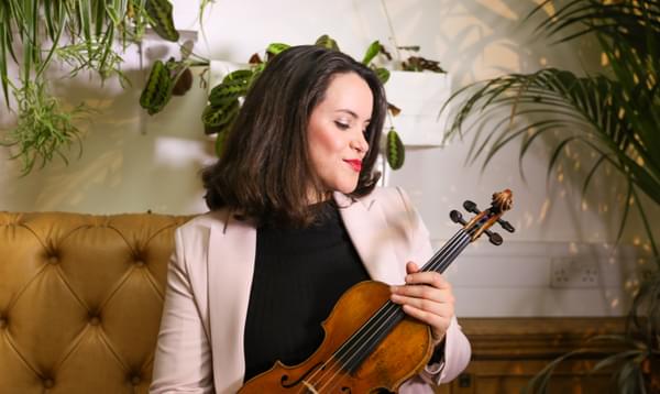 Photograph of Colette Overdijk with her Violin